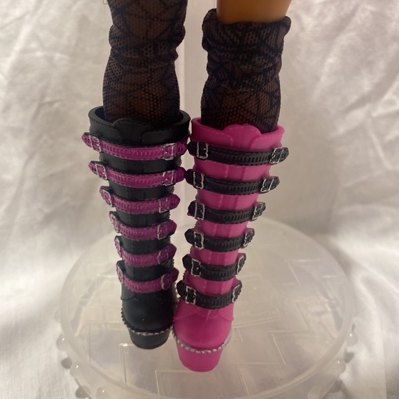 LOL Surprise OMG Remix Super Surprise Fashion Dolls Bhad Gurl - Picture 6 of 10